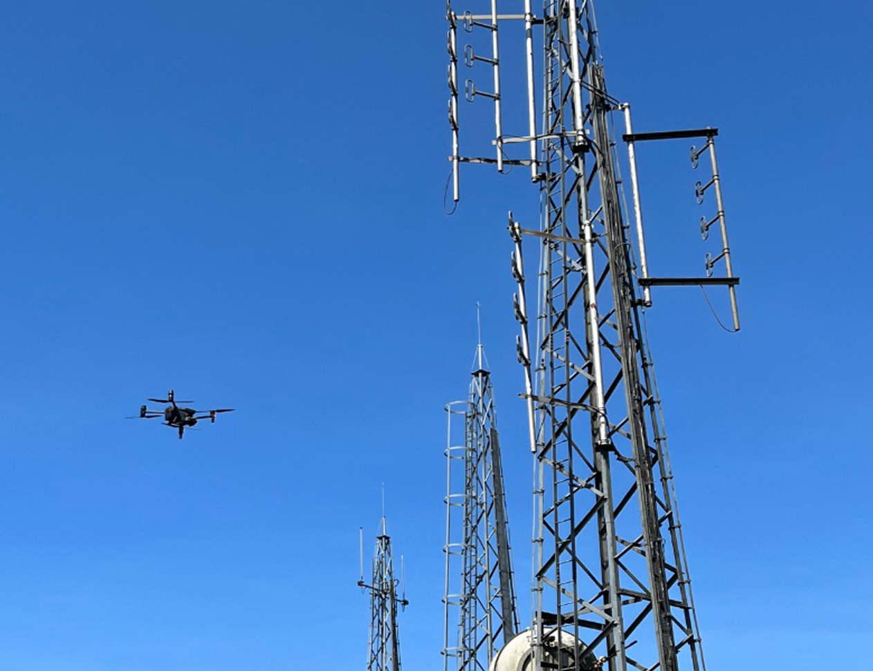 The smart signal tower inspection system consists of drones, AI engines, and remote monitoring devices.